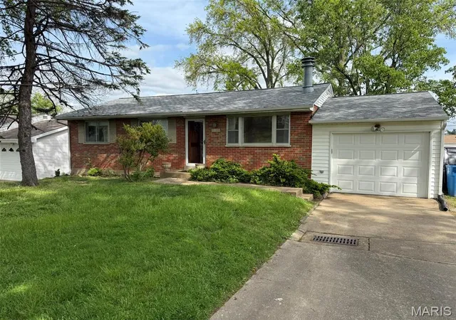 Single Family Residence at 2120 Union Rd, Saint Louis, MO 63125 | MLS# MIS25029454 |  | Sold on 2025-05-13