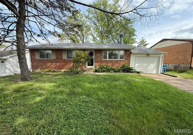 Photo 1 of Single Family Residence at 2120 Union Rd, Saint Louis, MO 63125 | MLS# MIS25029454 |  | Sold on 2025-05-13
