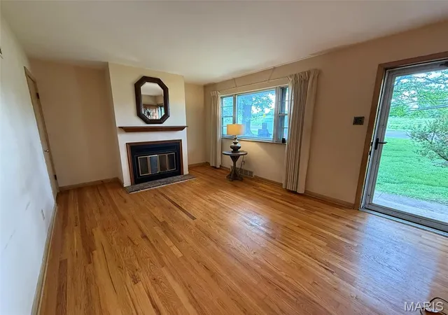 Photo 4 of Single Family Residence at 2120 Union Rd, Saint Louis, MO 63125 | MLS# MIS25029454 |  | Sold on 2025-05-13