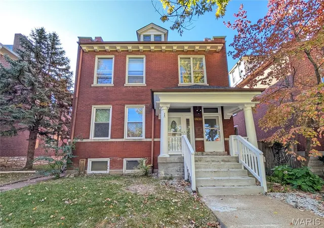 Multi Family at 3634 Connecticut St, Saint Louis, MO 63116 | MLS# MIS25029622 | | Sold on 2025-06-09