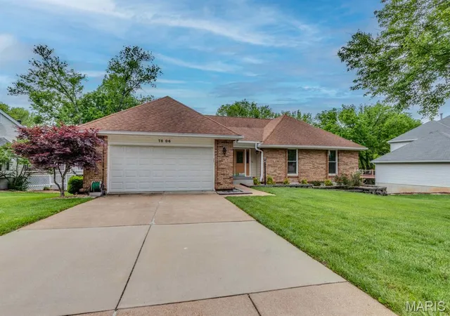 Photo 1 of Single Family Residence at 7806 Grantwood Oaks Ct, Saint Louis, MO 63123 | MLS# MIS25029627 | | Sold on 2025-06-09