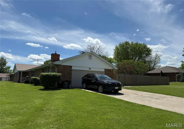 Photo 3 of Single Family Residence at 101 Sharon Dr, Montgomery City, MO 63361 | MLS# MIS25029664 | | Sold on 2025-06-05