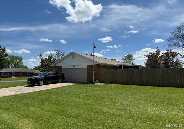 Photo 4 of Single Family Residence at 101 Sharon Dr, Montgomery City, MO 63361 | MLS# MIS25029664 | | Sold on 2025-06-05
