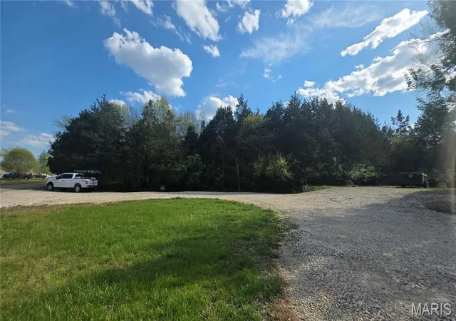 Photo 3 of Land for sale at 0 Glen Echo Dr, De Soto, MO 63020 | MLS# MIS25029679 | Listing updated on 2026-04-13