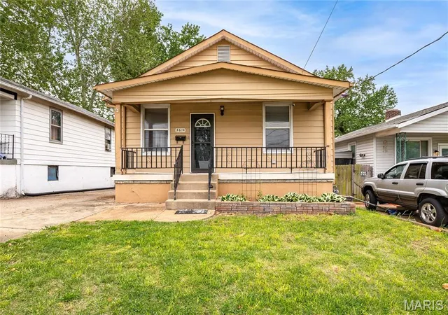Single Family Residence at 3614 Hoffmeister Ave, Saint Louis, MO 63125 | MLS# MIS25029684 | | Sold on 2025-06-09