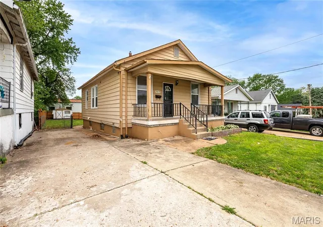 Photo 1 of Single Family Residence at 3614 Hoffmeister Ave, Saint Louis, MO 63125 | MLS# MIS25029684 | | Sold on 2025-06-09