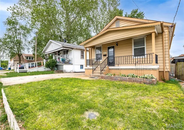 Photo 2 of Single Family Residence at 3614 Hoffmeister Ave, Saint Louis, MO 63125 | MLS# MIS25029684 | | Sold on 2025-06-09