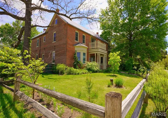 Photo 4 of Single Family Residence at 1655 Little Bay Road, Hermann, MO 65041 | MLS# MIS25029704 | | Sold on 2025-07-15