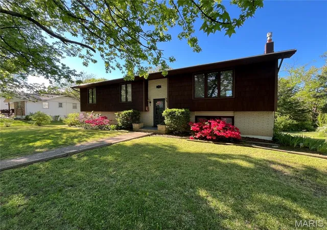 Single Family Residence at 152 Burchwood Dr, Saint James, MO 65559 | MLS# MIS25029724 | | Sold on 2025-11-24