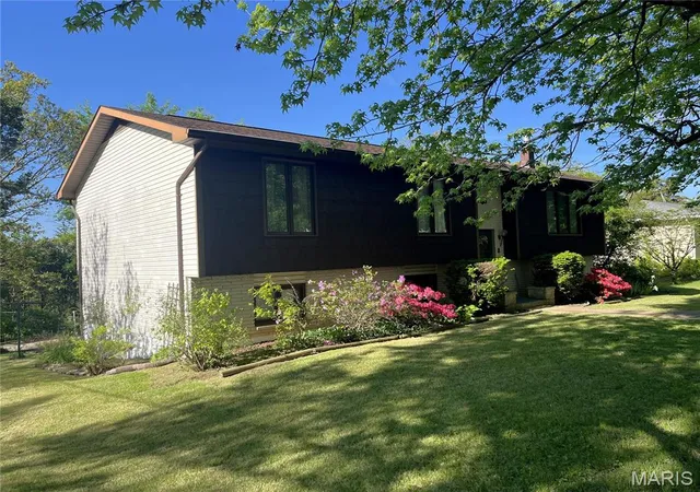 Photo 1 of Single Family Residence at 152 Burchwood Dr, Saint James, MO 65559 | MLS# MIS25029724 | | Sold on 2025-11-24