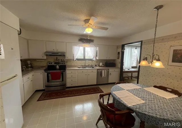 Photo 4 of Single Family Residence at 152 Burchwood Dr, Saint James, MO 65559 | MLS# MIS25029724 | | Sold on 2025-11-24
