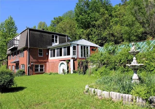Photo 2 of Single Family Residence at 36 Maurice Circle Dr, East Saint Louis, IL 62203 | MLS# MIS25029796 |  | Sold on 2025-05-15