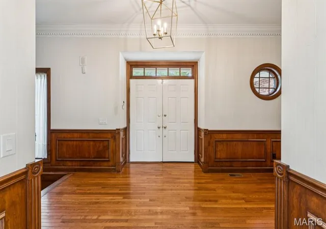 Photo 2 of Single family home for sale at 13260 Tall Pine Ct, Town And Country, MO 63017 | MLS# MIS25029922 | Listing updated on 2026-09-19