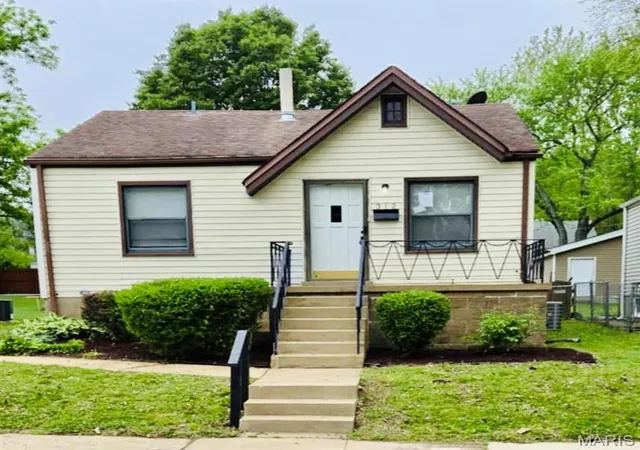 Single Family Residence at 312 Waller Ave, Saint Louis, MO 63125 | MLS# MIS25030017 | | Sold on 2025-09-25