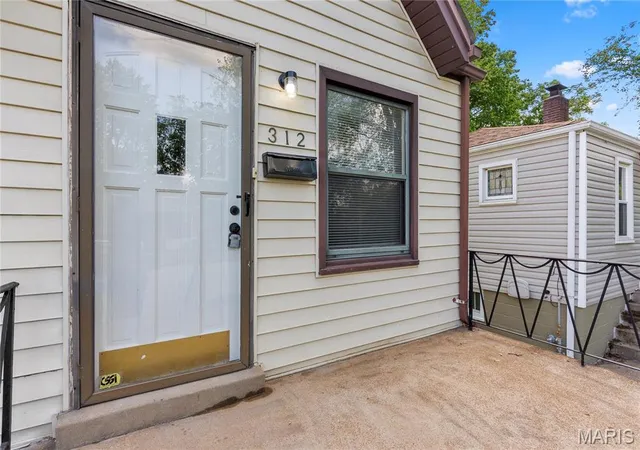 Photo 3 of Single Family Residence at 312 Waller Ave, Saint Louis, MO 63125 | MLS# MIS25030017 | | Sold on 2025-09-25