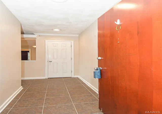 Photo 4 of Condominium at 6921 Southland Ave #G, Saint Louis, MO 63109 | MLS# MIS25030112 |  | Sold on 2025-06-18