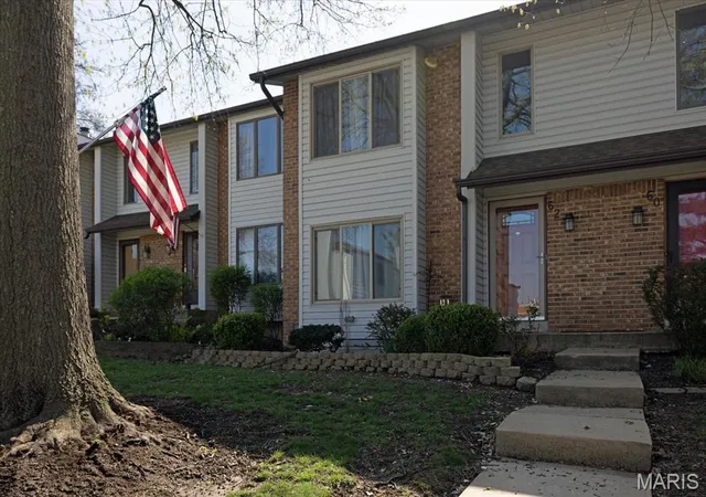 Photo 2 of Townhouse at 62 Spring Song Ct #D, Saint Peters, MO 63376 | MLS# MIS25030148 | | Sold on 2025-07-25