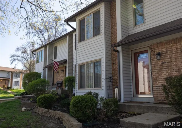 Photo 3 of Townhouse at 62 Spring Song Ct #D, Saint Peters, MO 63376 | MLS# MIS25030148 | | Sold on 2025-07-25
