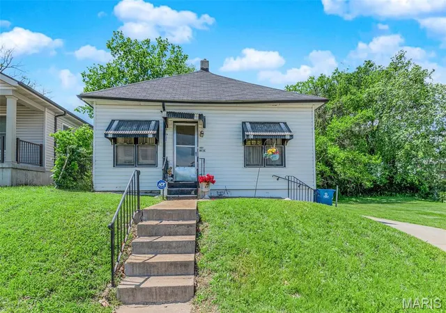 Photo 1 of Single Family Residence at 4229 Oakwood Ave, Saint Louis, MO 63121 | MLS# MIS25030196 | | Sold on 2025-08-19