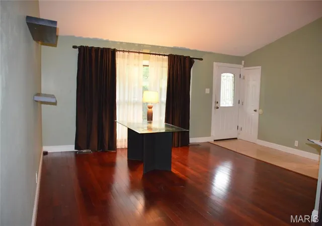 Photo 1 of Single Family Residence at 6 Village Dr, Saint Louis, MO 63146 | MLS# MIS25030246 | | Sold on 2025-06-12