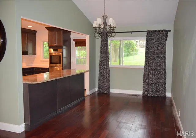 Photo 3 of Single Family Residence at 6 Village Dr, Saint Louis, MO 63146 | MLS# MIS25030246 | | Sold on 2025-06-12