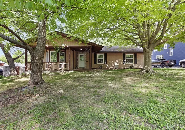 Single Family Residence at 3554 Brown Rd, Saint Louis, MO 63114 | MLS# MIS25030260 | | Sold on 2025-05-29