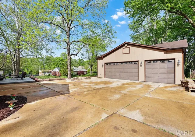 Photo 2 of Single Family Residence at 3554 Brown Rd, Saint Louis, MO 63114 | MLS# MIS25030260 | | Sold on 2025-05-29
