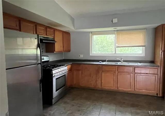 Photo 4 of Single Family Residence at 9915 Castle Dr, Saint Louis, MO 63136 | MLS# MIS25030382 | | Sold on 2025-08-18