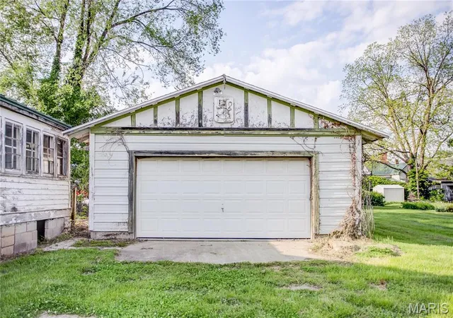Photo 2 of Single family home for sale at 212 Franklin St, Hardin, IL 62047 | MLS# MIS25030395 | Listing updated on 2026-03-07
