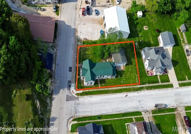 Photo 3 of Single family home for sale at 212 Franklin St, Hardin, IL 62047 | MLS# MIS25030395 | Listing updated on 2026-03-07