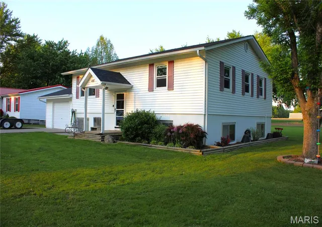 Photo 1 of Single Family Residence at 406 N Lafayette St, Madison, MO 65263 | MLS# MIS25030533 | | Sold on 2025-09-12