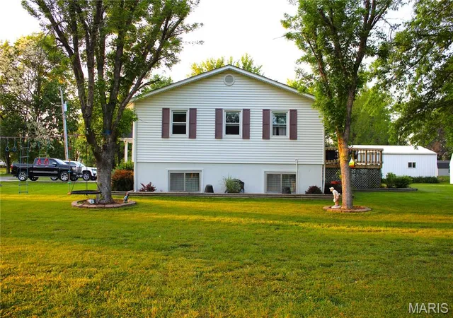 Photo 3 of Single Family Residence at 406 N Lafayette St, Madison, MO 65263 | MLS# MIS25030533 | | Sold on 2025-09-12