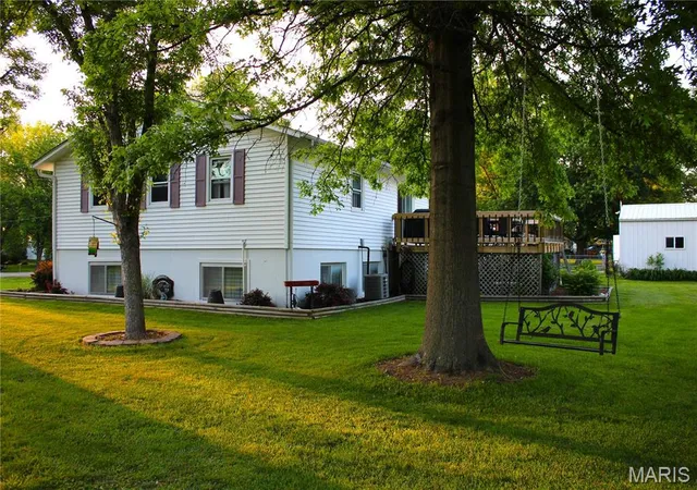 Photo 4 of Single Family Residence at 406 N Lafayette St, Madison, MO 65263 | MLS# MIS25030533 | | Sold on 2025-09-12