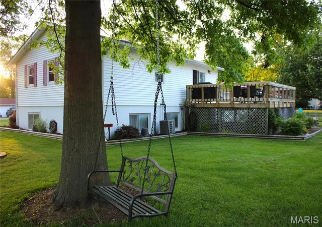 Photo 5 of Single Family Residence at 406 N Lafayette St, Madison, MO 65263 | MLS# MIS25030533 | | Sold on 2025-09-12