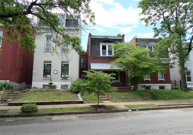 Photo 2 of Single Family Residence at 3005 Lemp Ave, Saint Louis, MO 63118 | MLS# MIS25030546 | | Sold on 2026-03-20