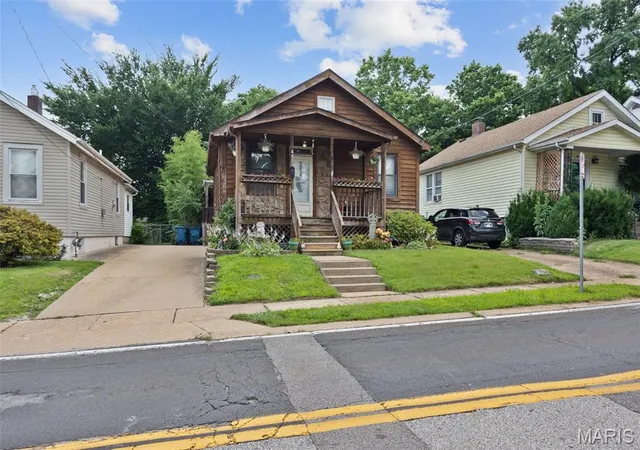Photo 1 of Single Family Residence at 4932 Heege Rd, Saint Louis, MO 63123 | MLS# MIS25030590 |  | Sold on 2025-07-31