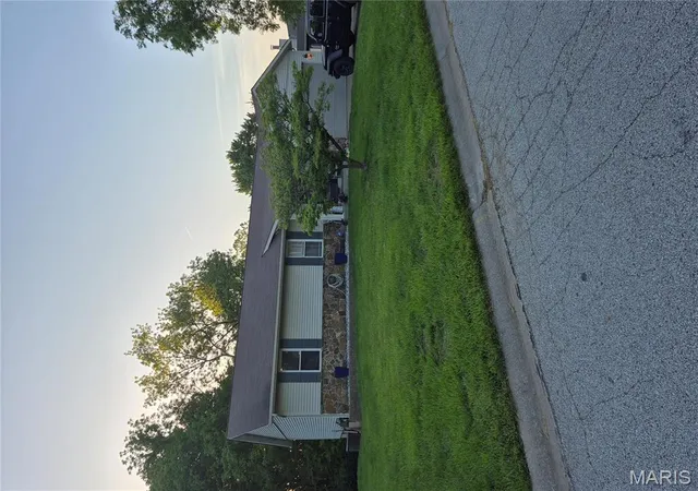 Single Family Residence at 3 Ridgewoods Ct, Saint Peters, MO 63376 | MLS# MIS25030801 | | Sold on 2025-07-18