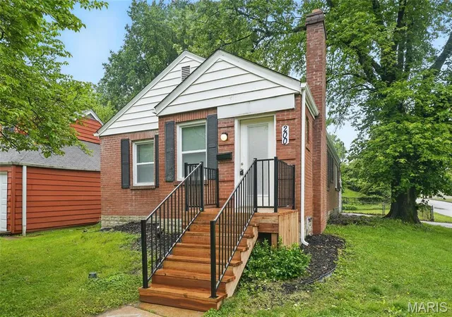 Single Family Residence at 200 Thoroughman Ave, Saint Louis, MO 63135 | MLS# MIS25030974 | | Sold on 2025-07-16