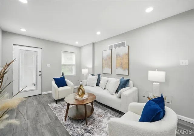 Photo 4 of Single Family Residence at 200 Thoroughman Ave, Saint Louis, MO 63135 | MLS# MIS25030974 | | Sold on 2025-07-16
