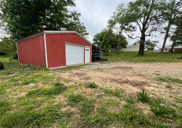 Photo 5 of Single Family Residence at 707 Union St, Marble Hill, MO 63764 | MLS# MIS25031078 |  | Sold on 2025-09-05