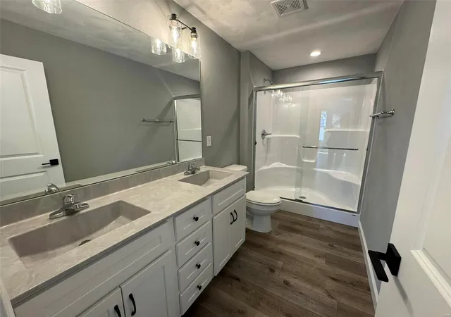 Photo 3 of Single family home for sale at 411 Lebanon Ave Rd, Belleville, IL 62220 | MLS# 24000169 | Listing updated on 2024-06-27
