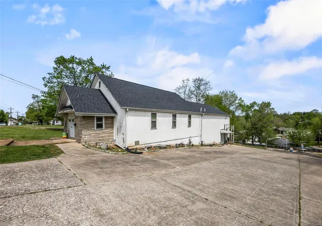 Photo 1 of Single family home for sale at 1034 Old Cape Rd, Jackson, MO 63755 | MLS# 24003502 | Listing updated on 2024-12-07
