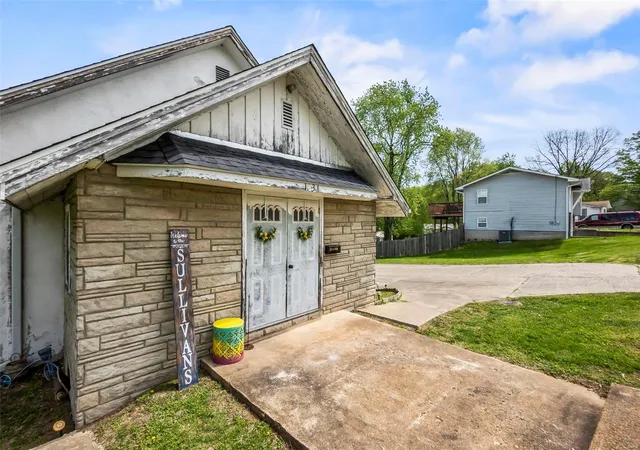 Photo 2 of Single family home for sale at 1034 Old Cape Rd, Jackson, MO 63755 | MLS# 24003502 | Listing updated on 2024-12-07