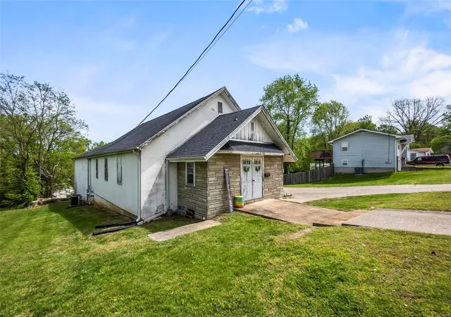 Photo 3 of Single family home for sale at 1034 Old Cape Rd, Jackson, MO 63755 | MLS# 24003502 | Listing updated on 2024-12-07