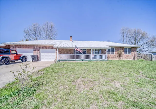 Photo 1 of Single family home for sale at 27 Saint Ann Ave, Saint James, MO 65559 | MLS# 24005866 | Listing updated on 2024-08-21
