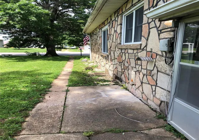 Photo 4 of Single family home for sale at 406 South 5th St, Owensville, MO 65066 | MLS# 24015991 | Listing updated on 2024-10-02