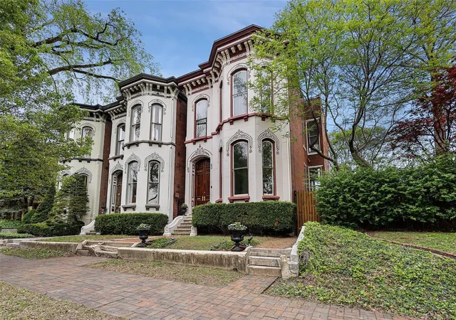 Photo 2 of Single family home for sale at 1827 Kennett Pl, Saint Louis, MO 63104 | MLS# 24020657 | Listing updated on 2024-11-25