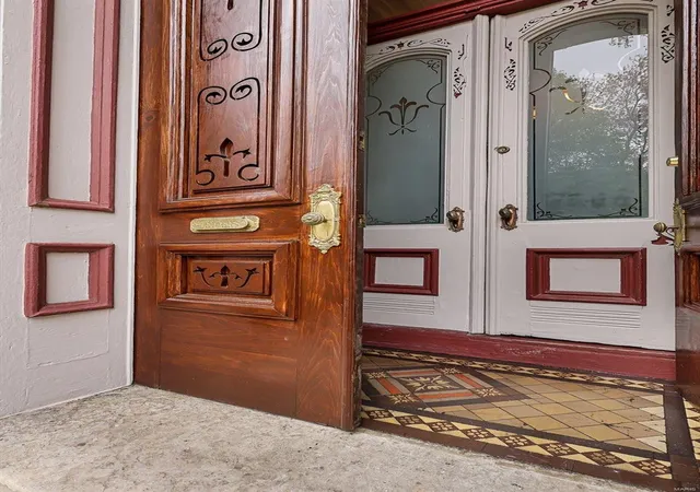 Photo 3 of Single family home for sale at 1827 Kennett Pl, Saint Louis, MO 63104 | MLS# 24020657 | Listing updated on 2024-11-25