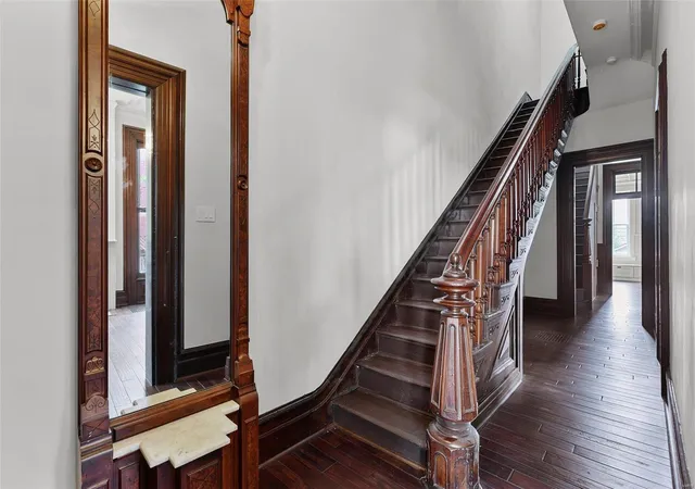 Photo 4 of Single family home for sale at 1827 Kennett Pl, Saint Louis, MO 63104 | MLS# 24020657 | Listing updated on 2024-11-25