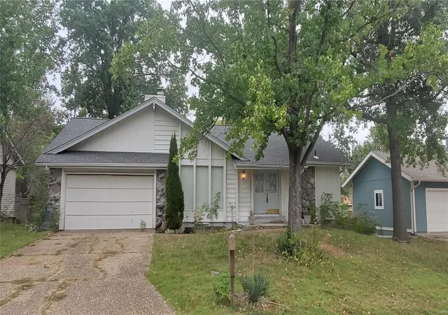 Photo 1 of Single family home for sale at 30 Picardy Dr, Lake Saint Louis, MO 63367 | MLS# 24022726 | Listing updated on 2024-09-09